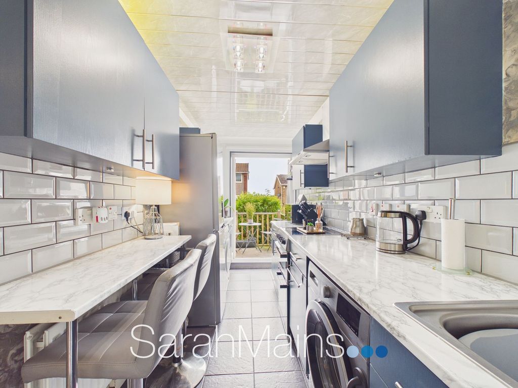 Property photo 3 of 15 Breakfasting Kitchen