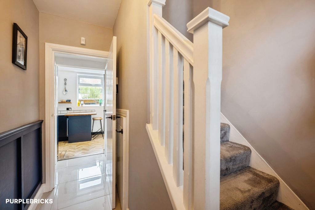 Property photo 2 of 32