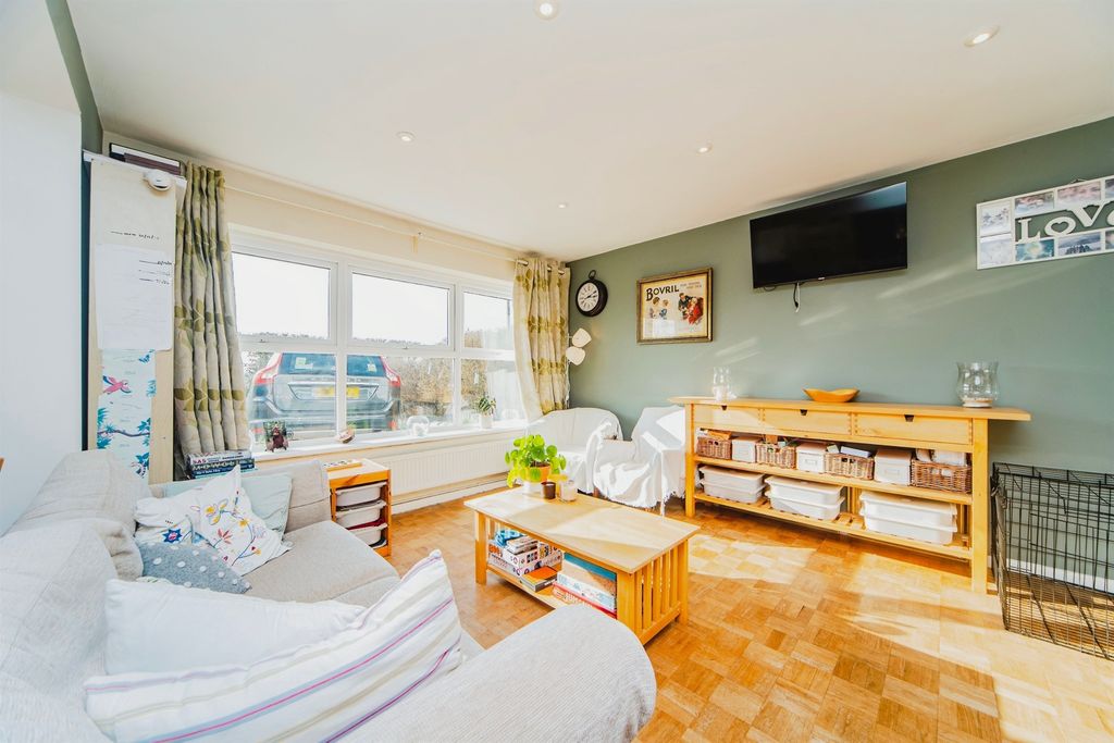 Property photo 2 of 34