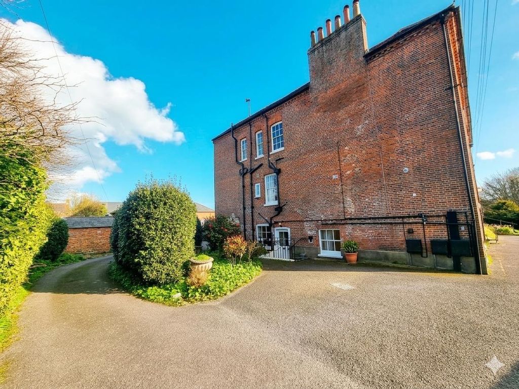 Property photo 1 of 8 Exterior