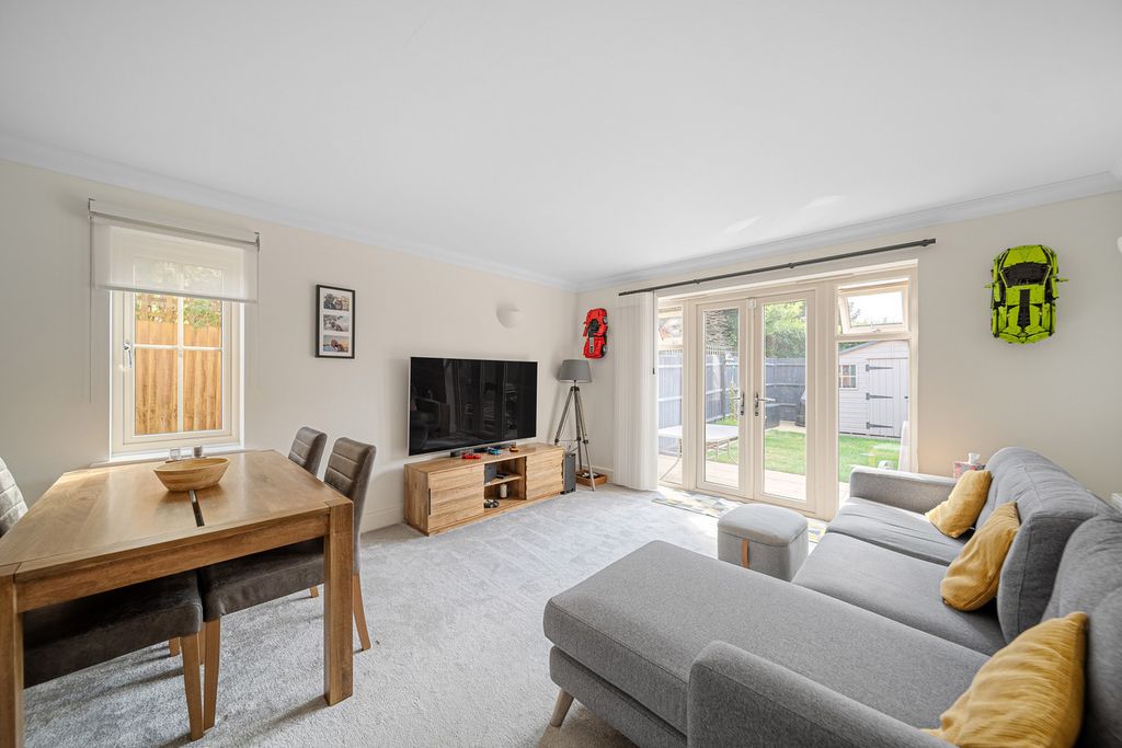 Property photo 2 of 11