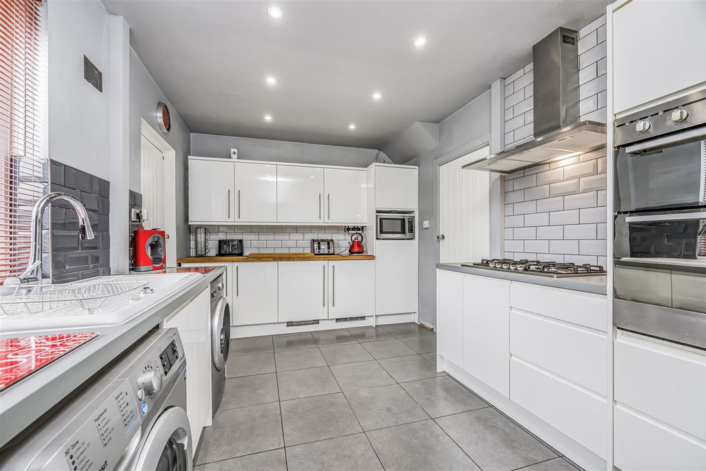 Property photo 1 of 14 89 Hursley Road, Havant-Porticomarketing-O'hara-3.