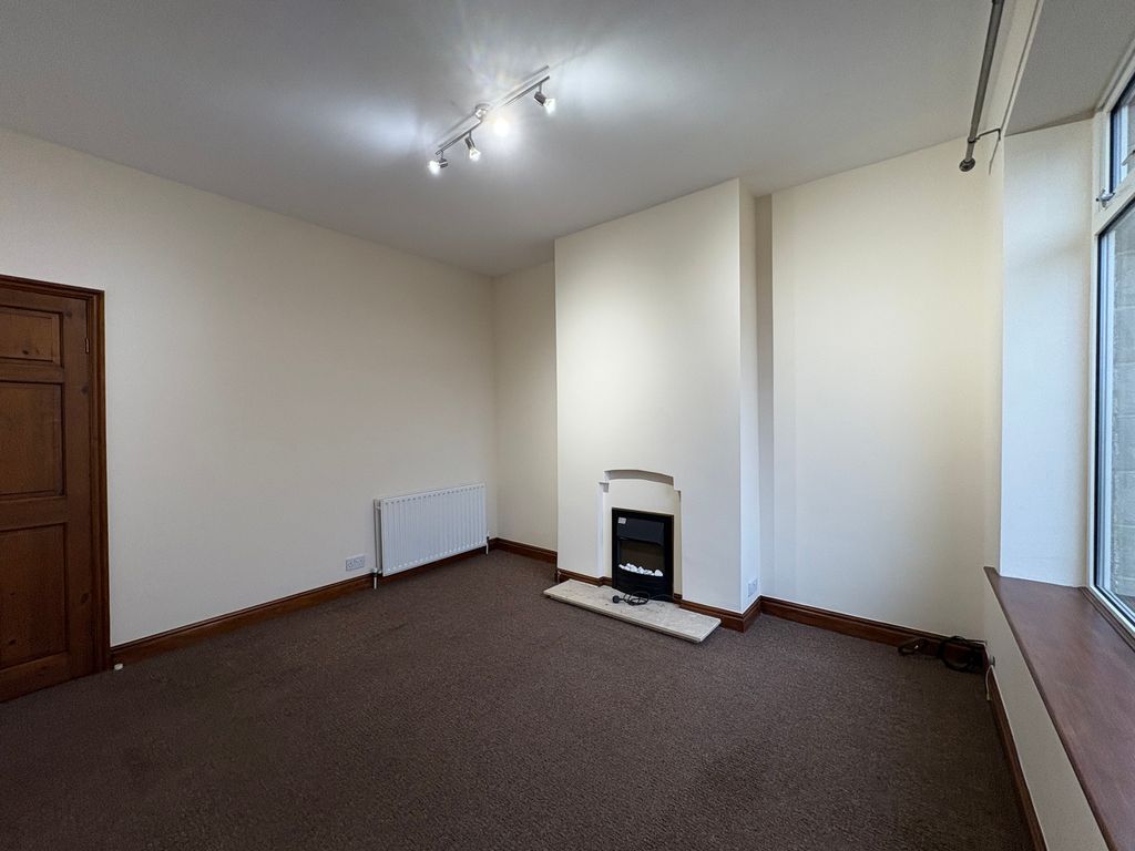 Property photo 3 of 13 Lounge