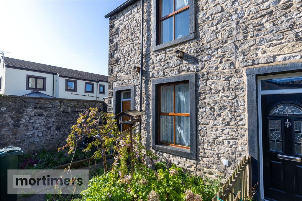 Property photo 1 of 14 External