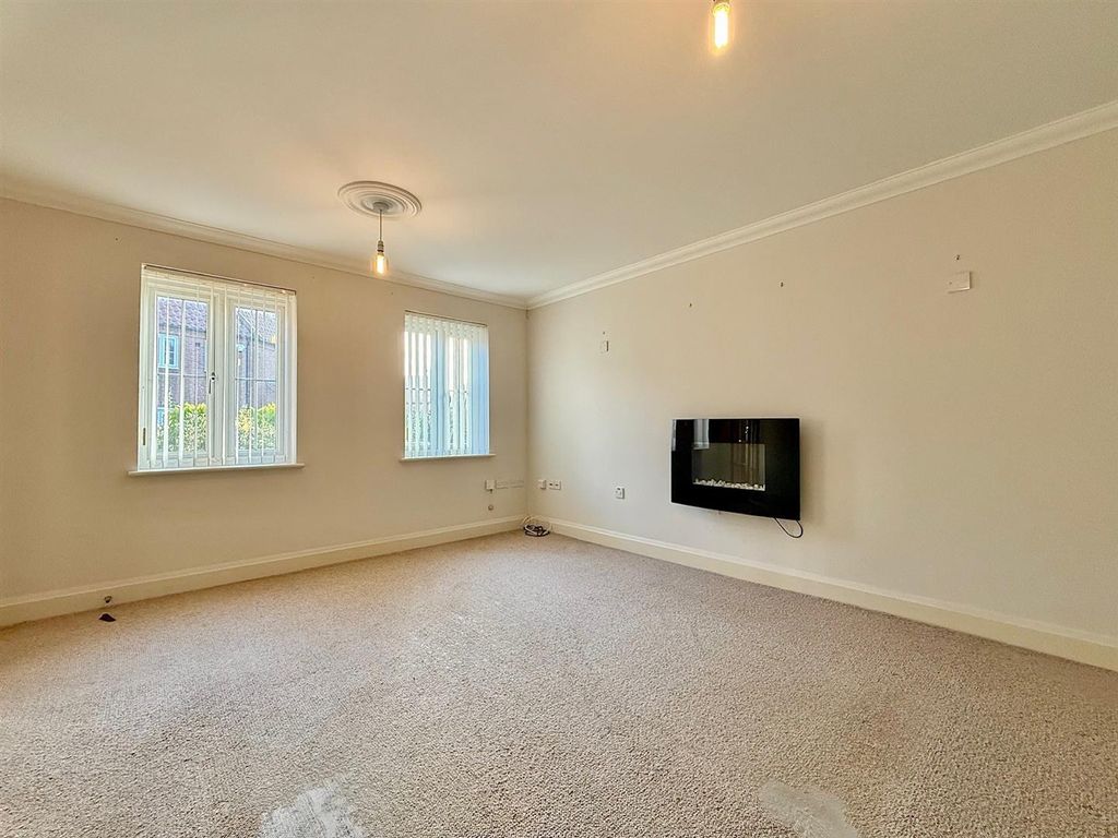 Property photo 3 of 21 Lounge (2).Jpg