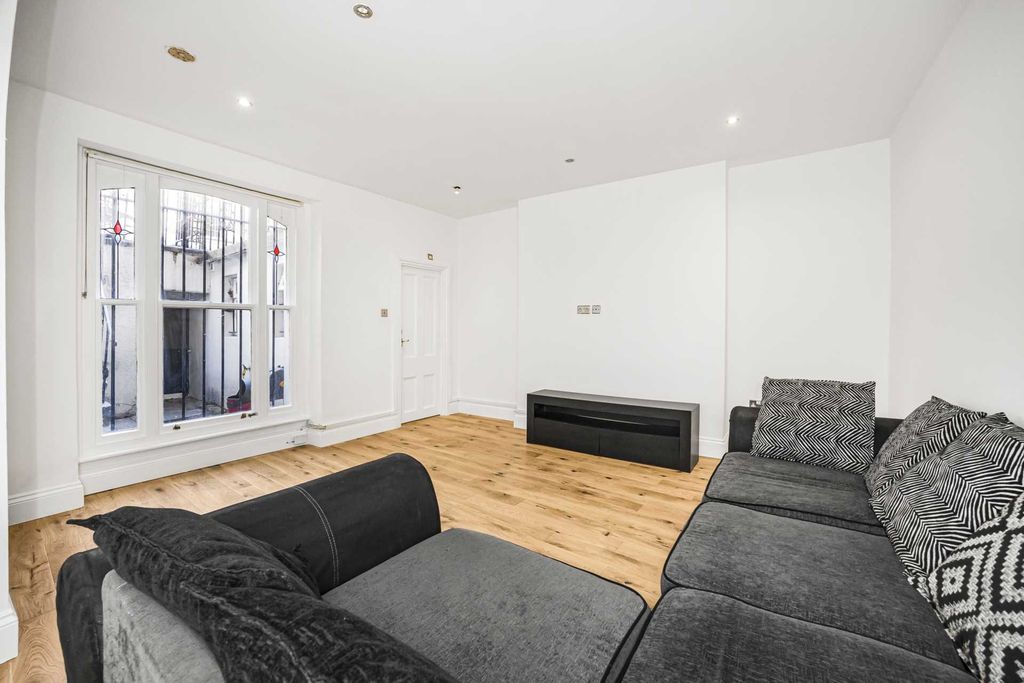 Property photo 3 of 13
