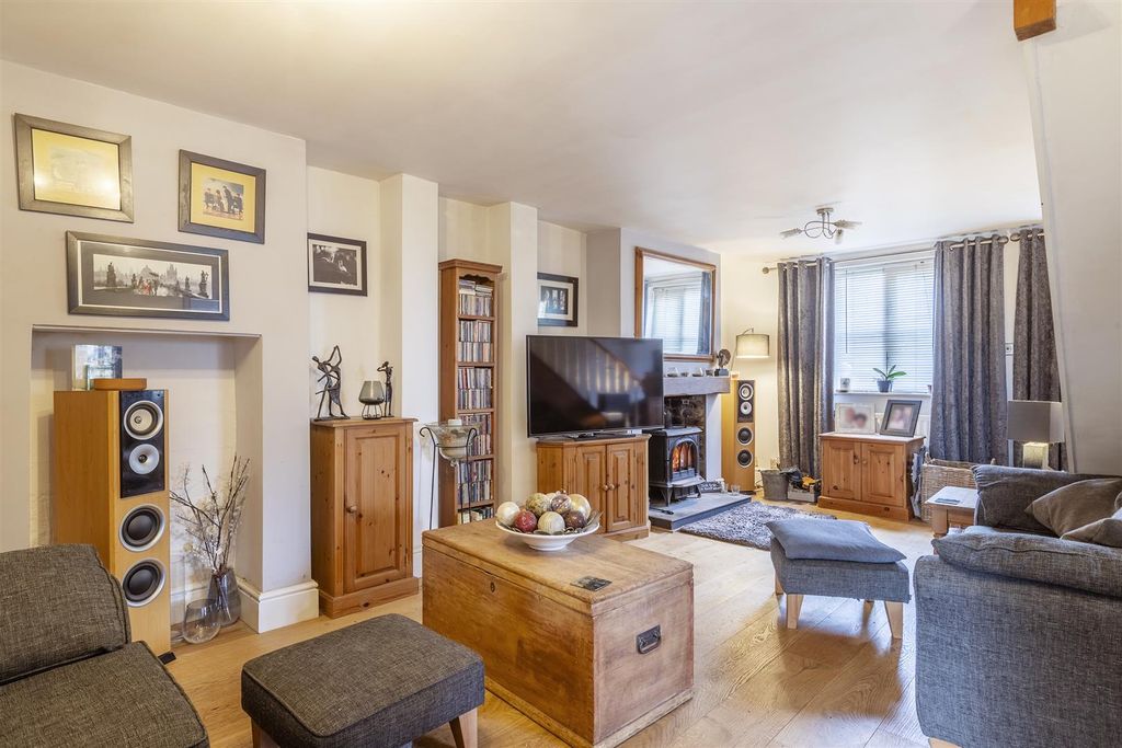 Property photo 2 of 29 Lounge