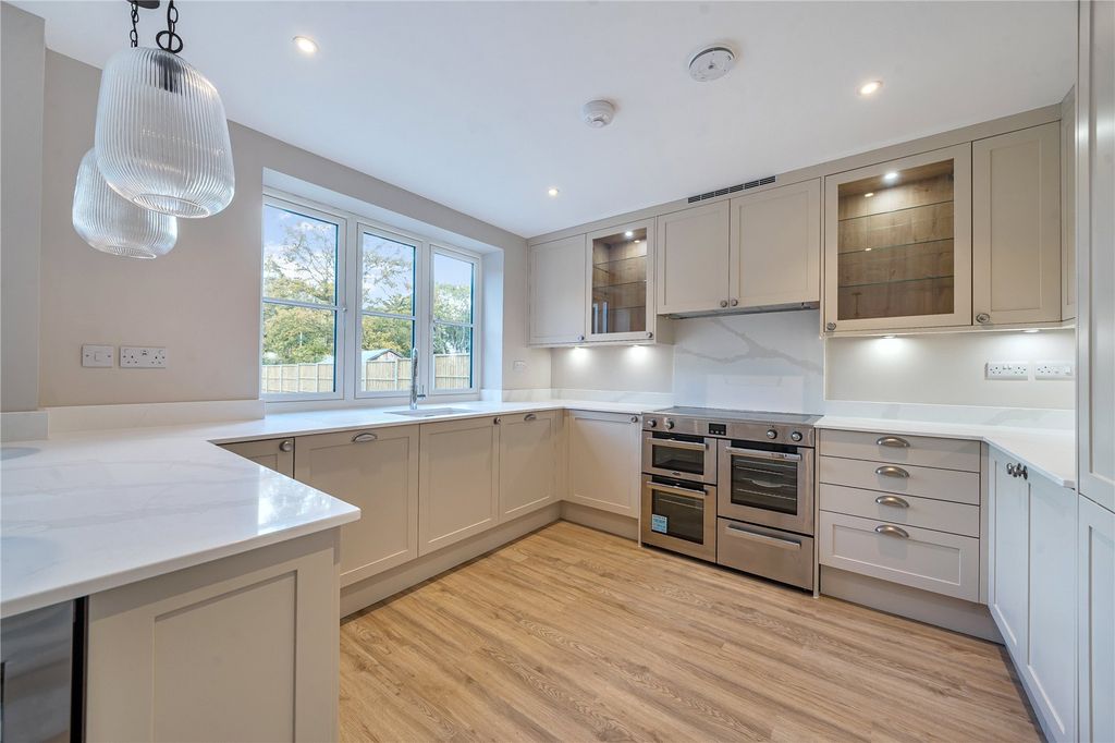 Property photo 2 of 9 Kitchen