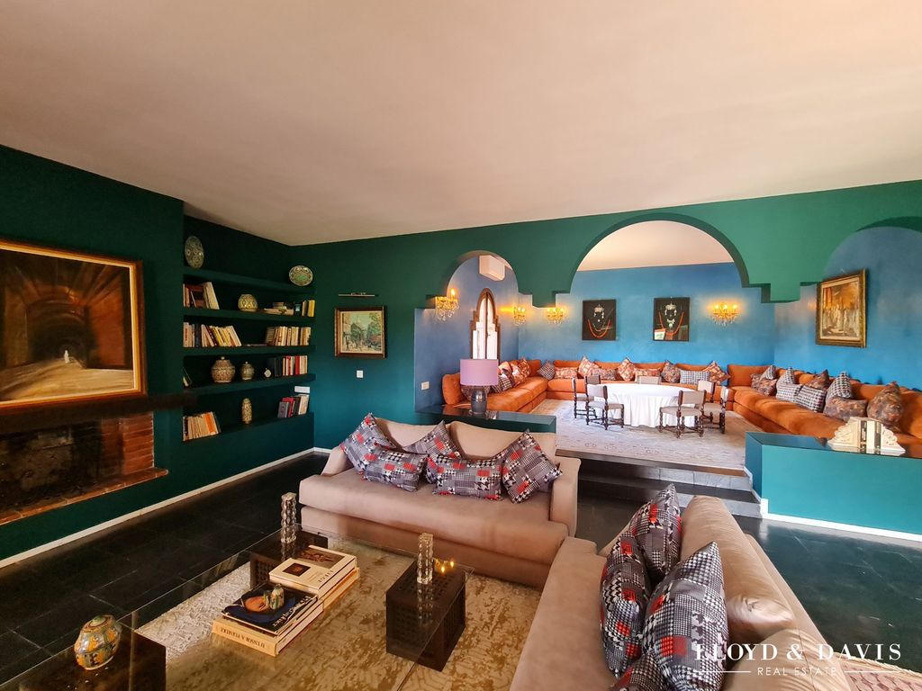 Property photo 2 of 18