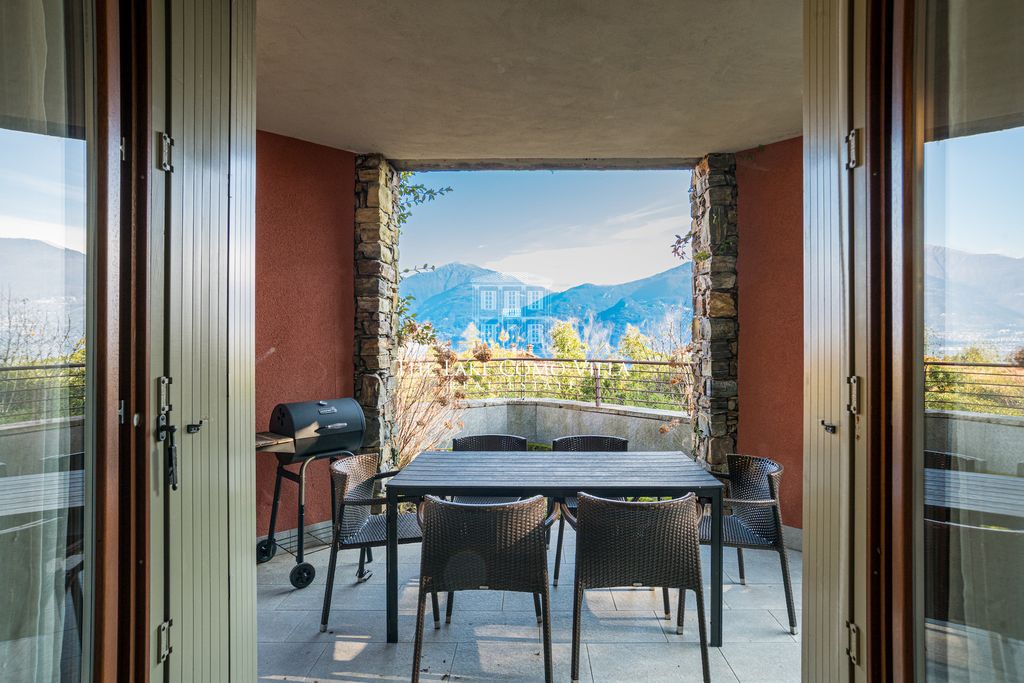 Property photo 2 of 50