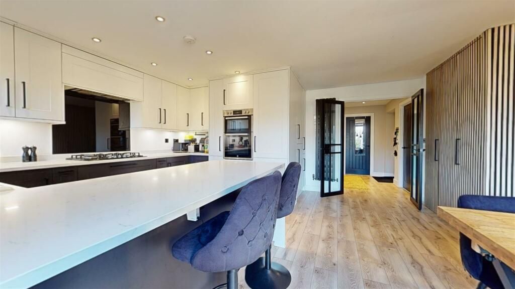 Property photo 2 of 28