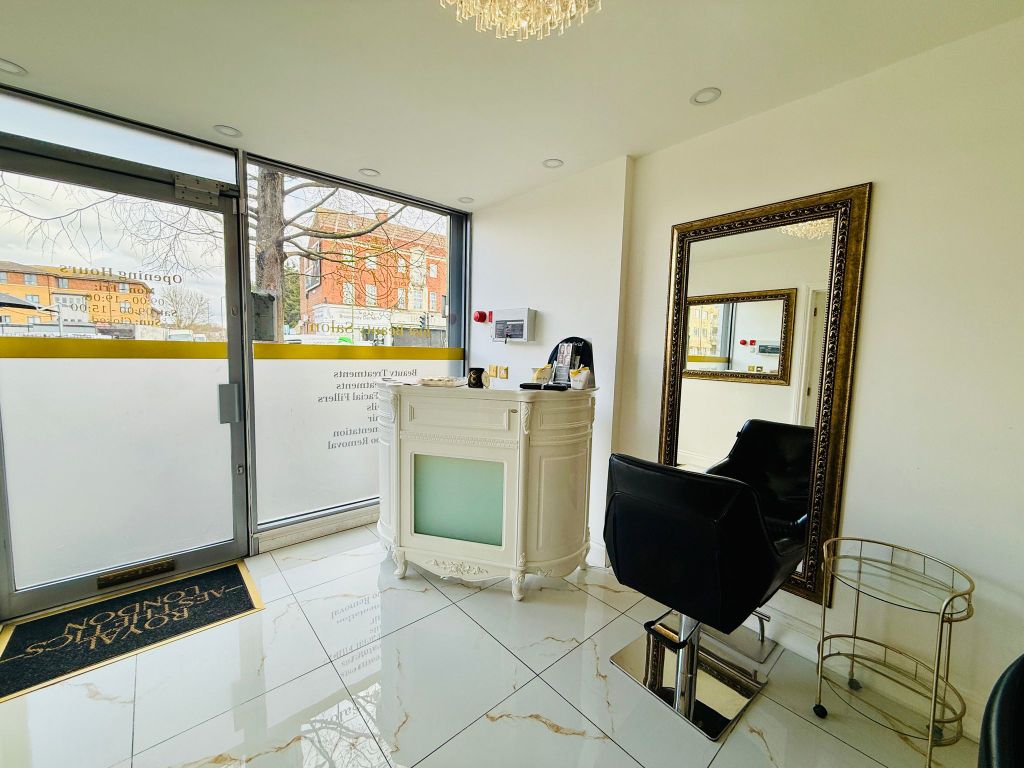 Property photo 3 of 9 Burnt Oak Broadway, Ha8 5El (3)