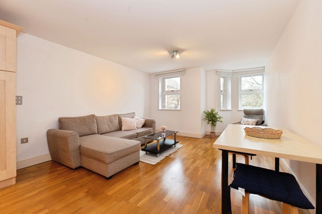 Property photo 2 of 11 Pbox-Img.Jpg