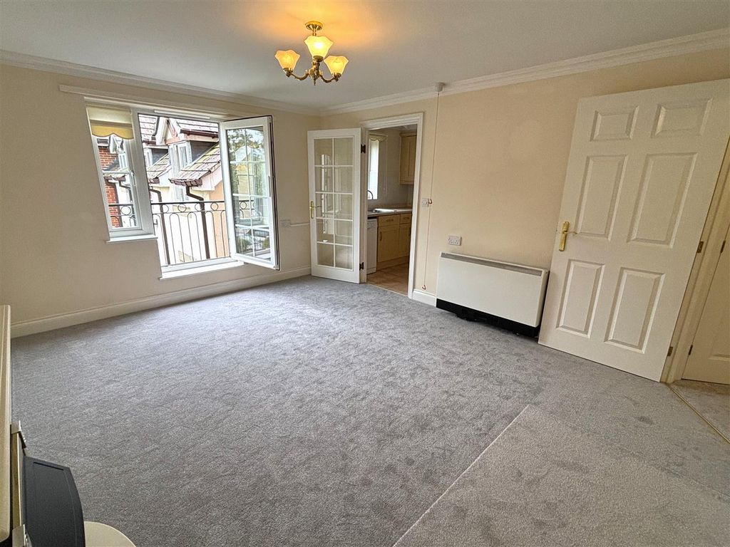 Property photo 3 of 16 Living / Dining Room