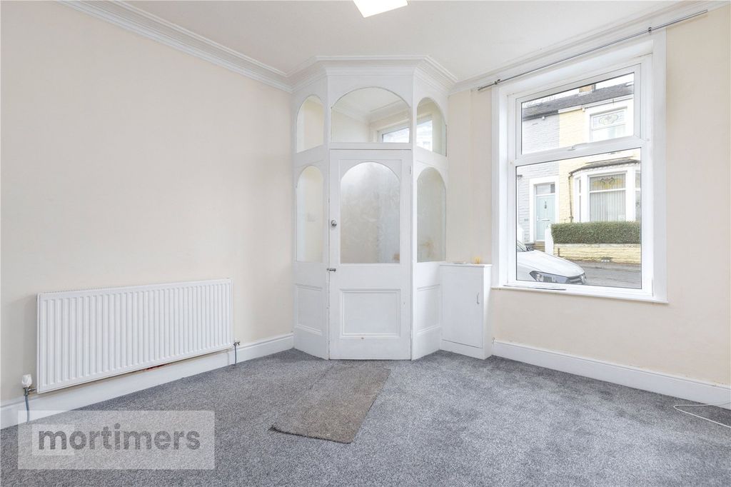 Property photo 3 of 16 Living Room