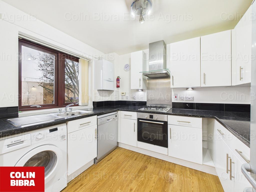 Property photo 2 of 12 Cam04175G0-Pr0071-Still019