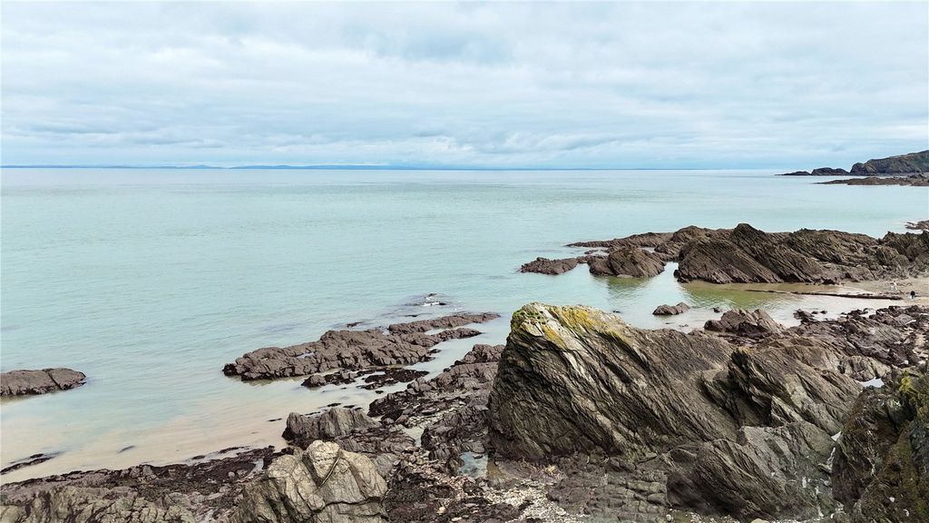 Property photo 2 of 12 Picture No. 16