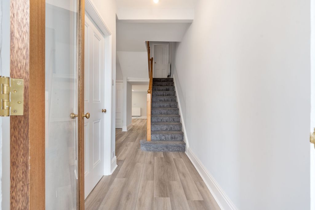 Property photo 2 of 30