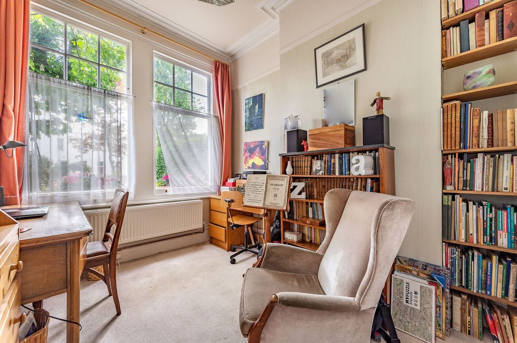 Property photo 3 of 32