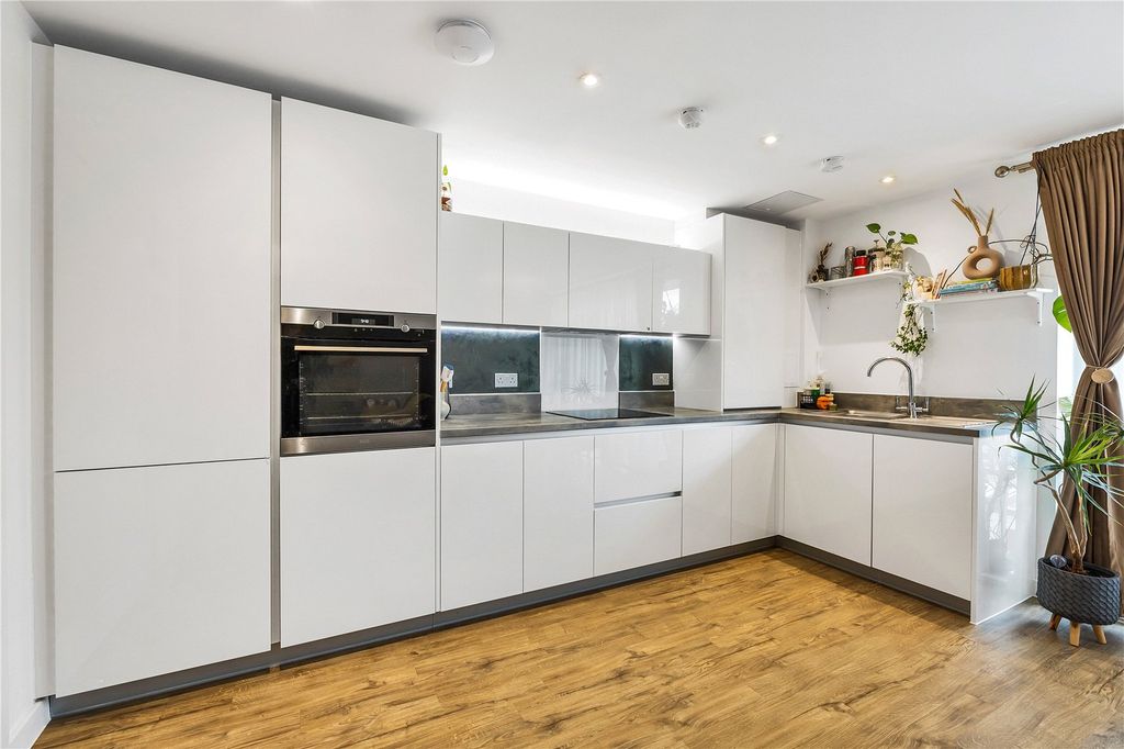 Property photo 2 of 12 Picture No. 11