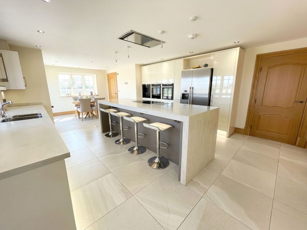 Property photo 3 of 53