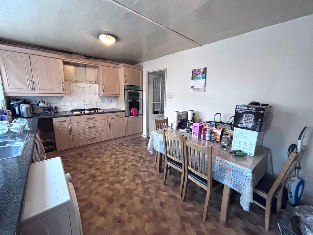 Property photo 3 of 12 d9c00758-Bfe4-4520-B2B6-Ba49Af4Ccd4d.Jpg