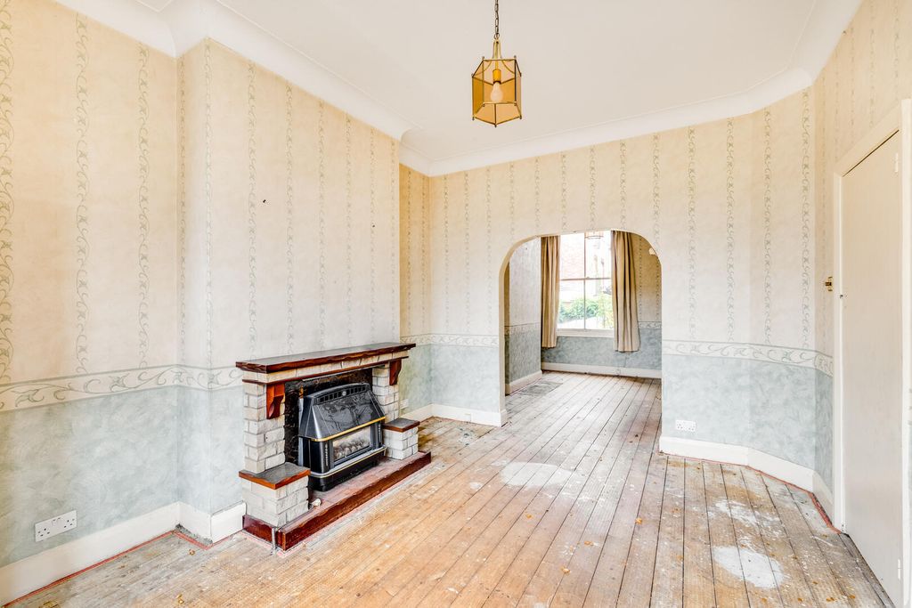 Property photo 3 of 19 Living Room