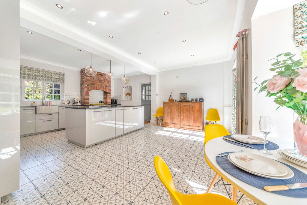 Property photo 3 of 30