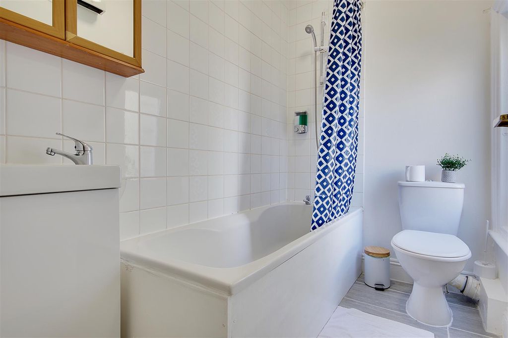 Property photo 2 of 10 Daimler House Apt3 P.Jpg