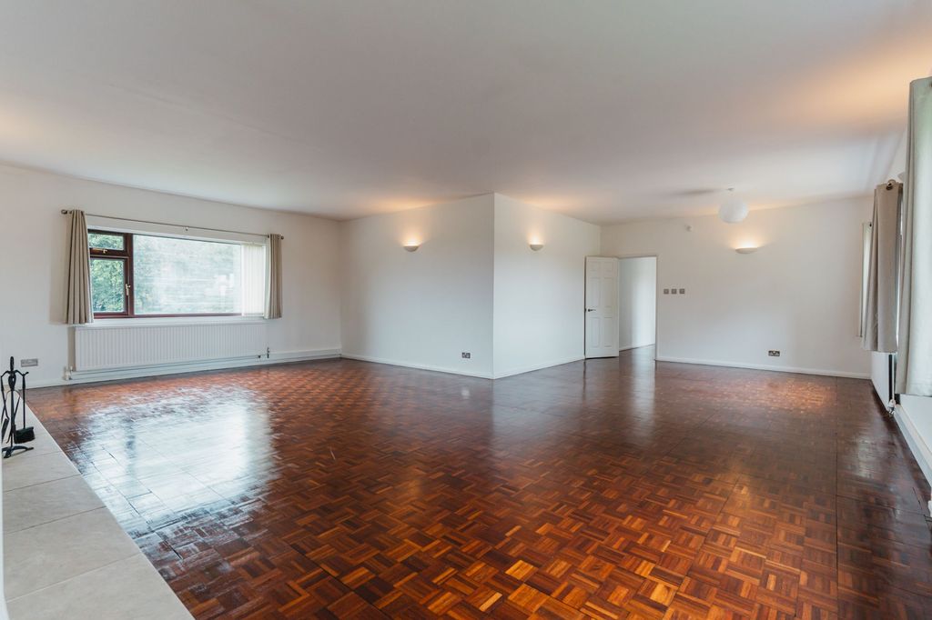 Property photo 3 of 35
