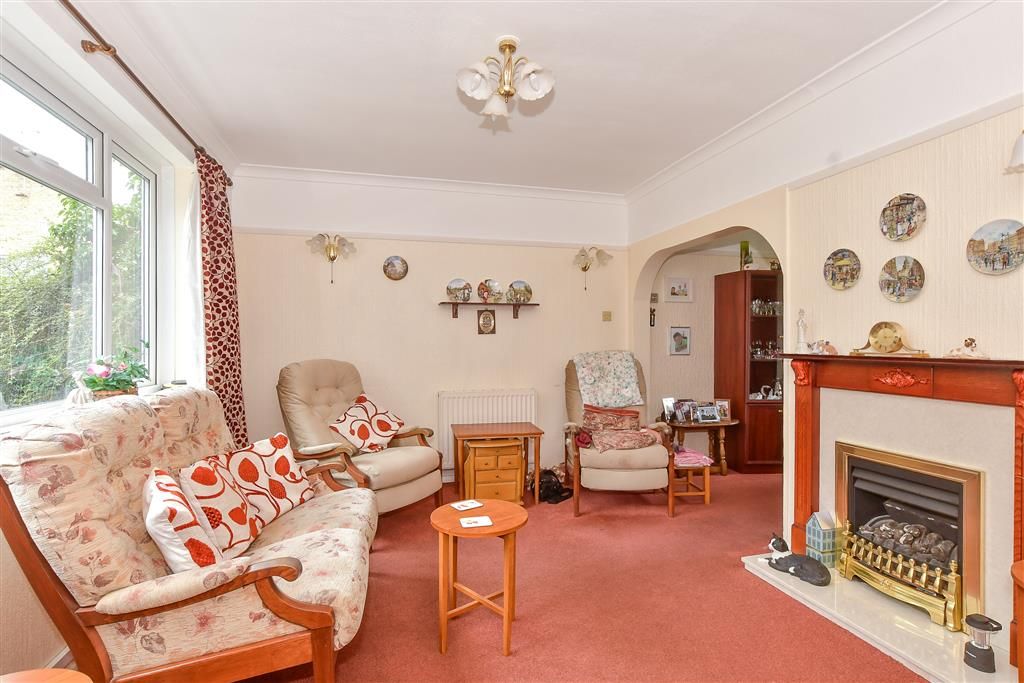 Property photo 2 of 11 Lounge