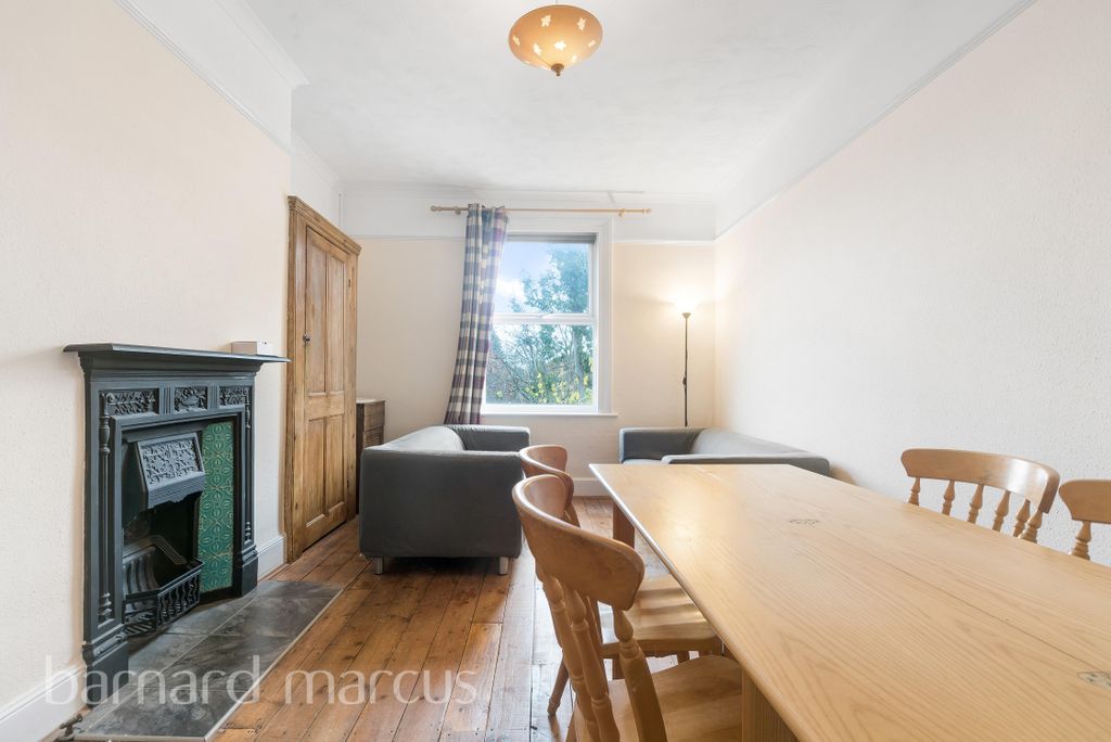 Property photo 3 of 8 Living Room