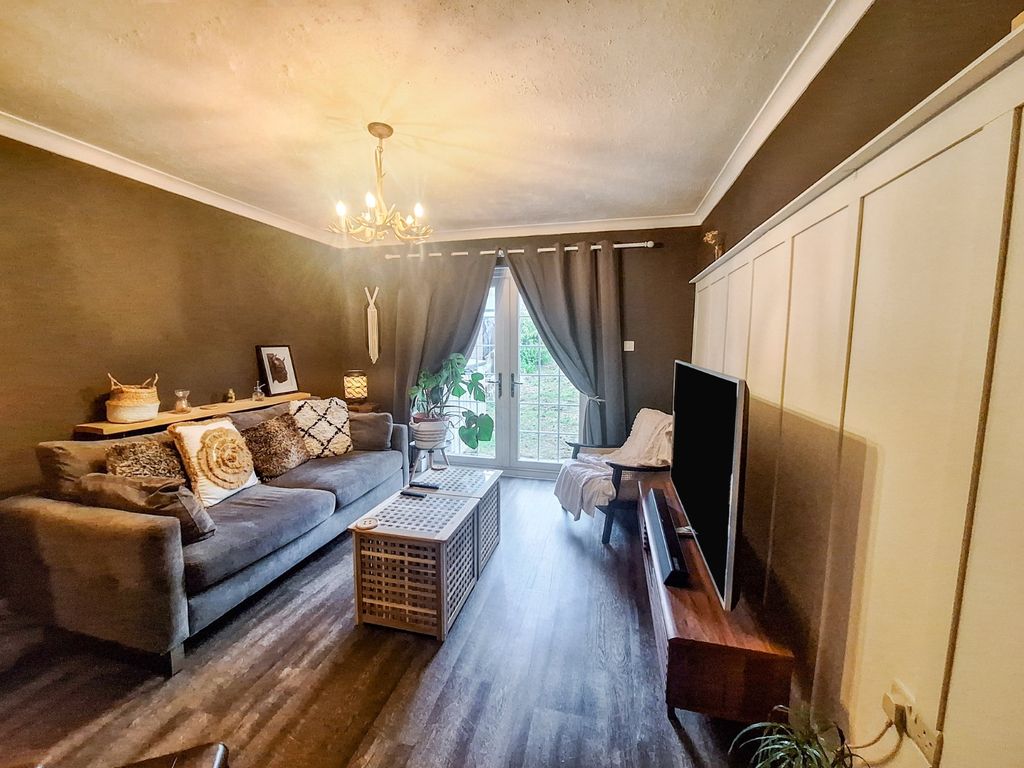 Property photo 3 of 16 Living Room