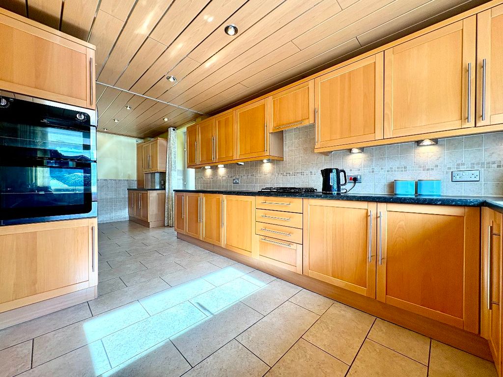Property photo 3 of 28