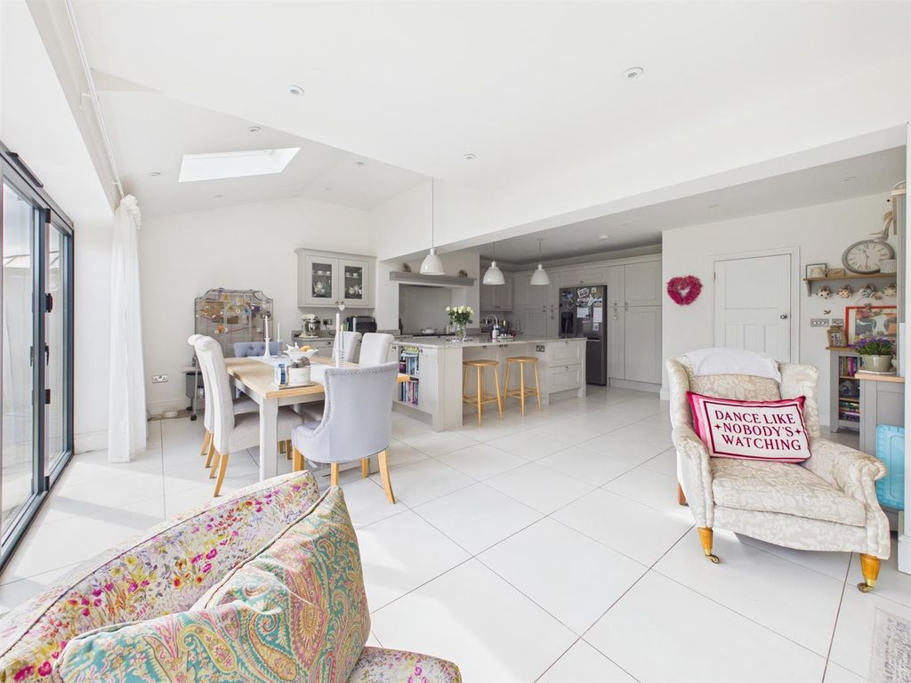 Property photo 3 of 26