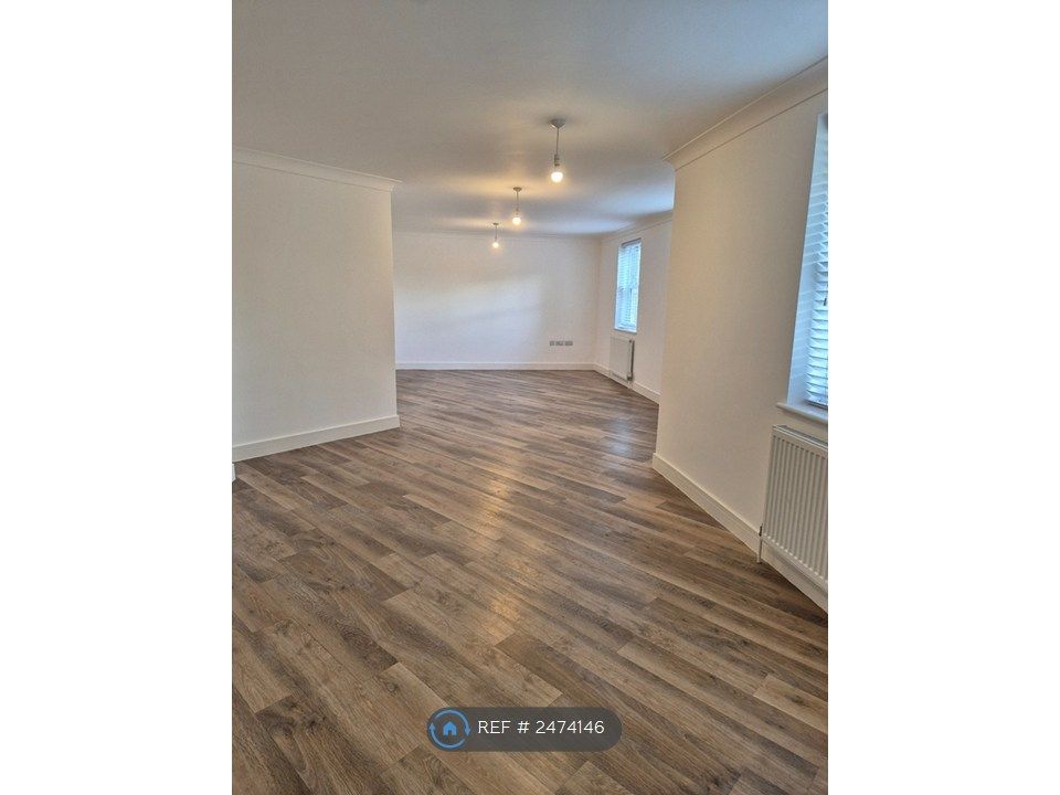 Property photo 3 of 10 Lounge/Dining Room