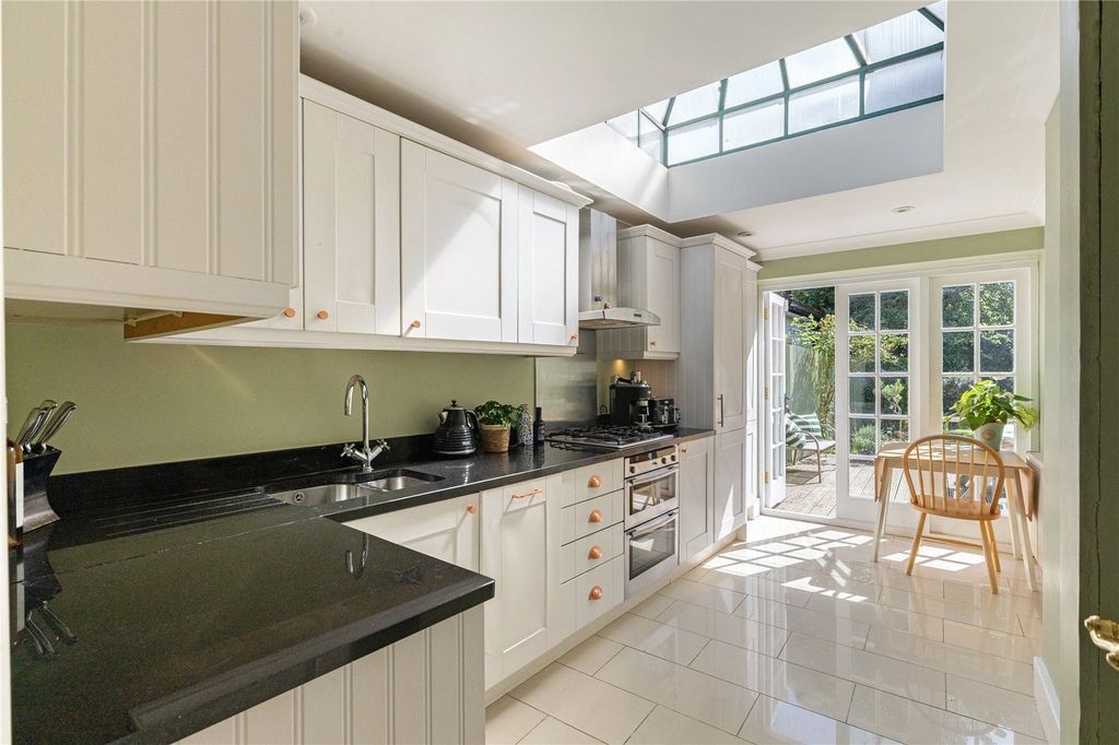 Property photo 3 of 19 Kitchen