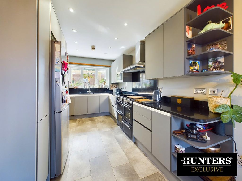 Property photo 2 of 24 Kitchen