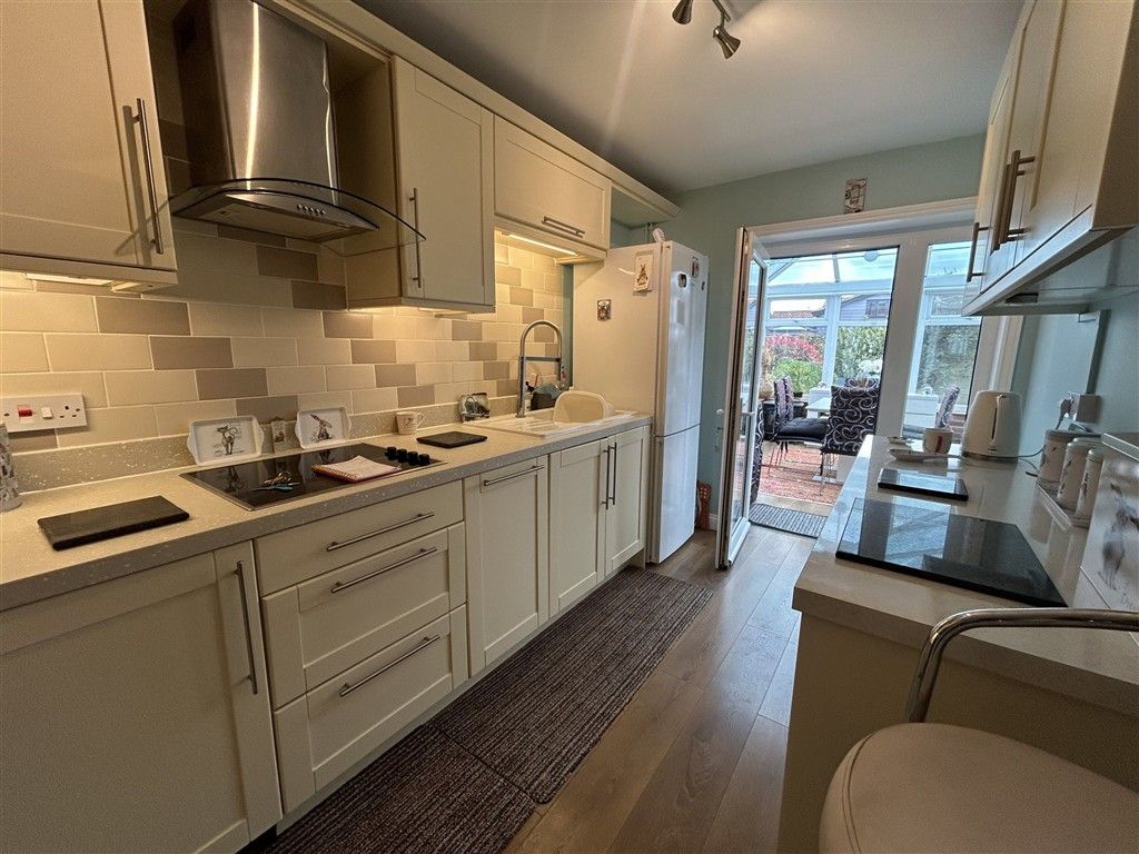 Property photo 3 of 8 Kitchen