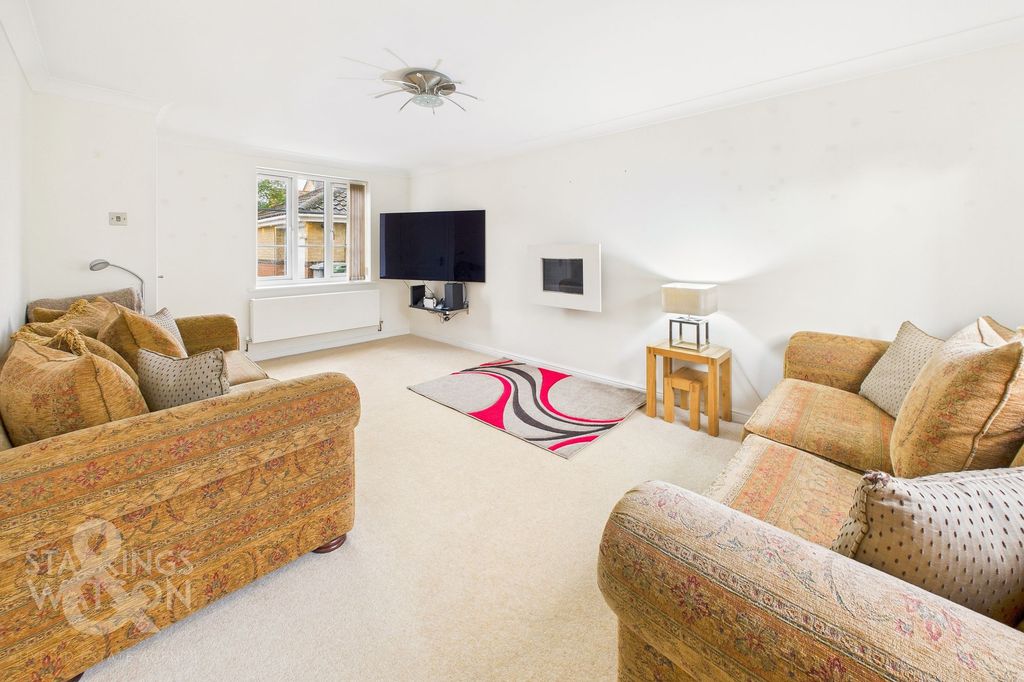 Property photo 2 of 21