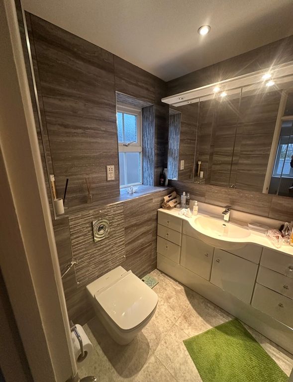 Property photo 2 of 25