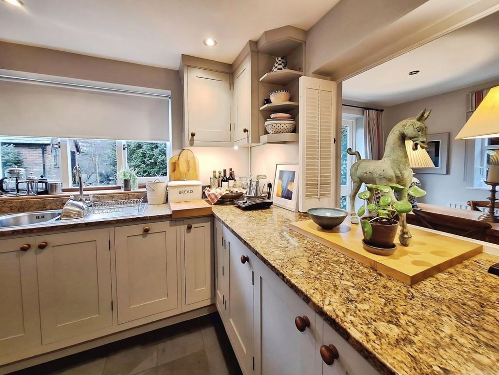 Property photo 3 of 34