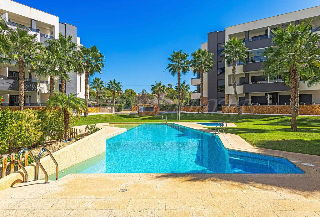 Property photo 1 of 28