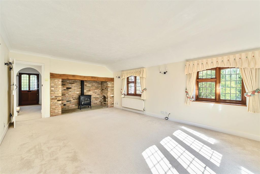 Property photo 3 of 21 1317557-16-685ee2066Aaa4.Jpg