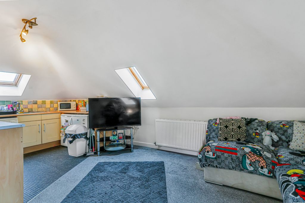 Property photo 2 of 9 Lounge 2