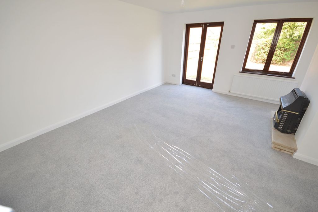 Property photo 3 of 15 Sitting Room