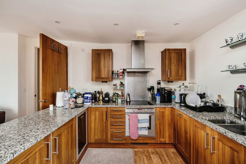 Property photo 2 of 17