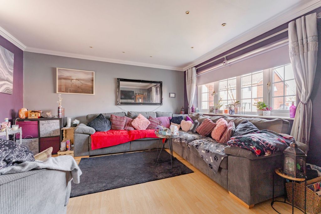Property photo 2 of 17
