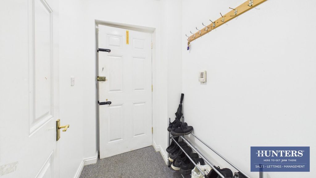 Property photo 2 of 11 Hall