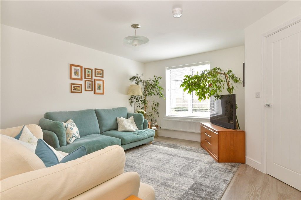 Property photo 2 of 14 Lounge